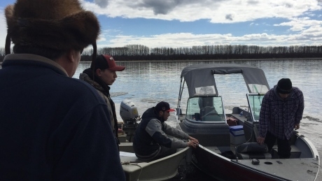 ‘We want to bring them home’: Fort Chipewyan continues search for missing hunters