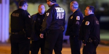 Armed inmate at Illinois hospital holds employee hostage