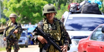 Philippines president declares martial law as Muslim extremists lay siege to city