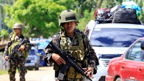 Philippines president declares martial law as Muslim extremists lay siege to city