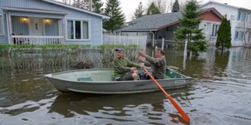 Residents scramble as flooding fills streets, basements in Montreal’s West Island
