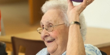 Ranks of seniors catch up, pass young people in Canada, census numbers to show