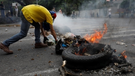 Venezuelans block roads to protest constitution rewrite