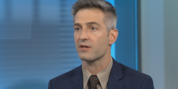 Former juror suffering from PTSD calls for national support standard