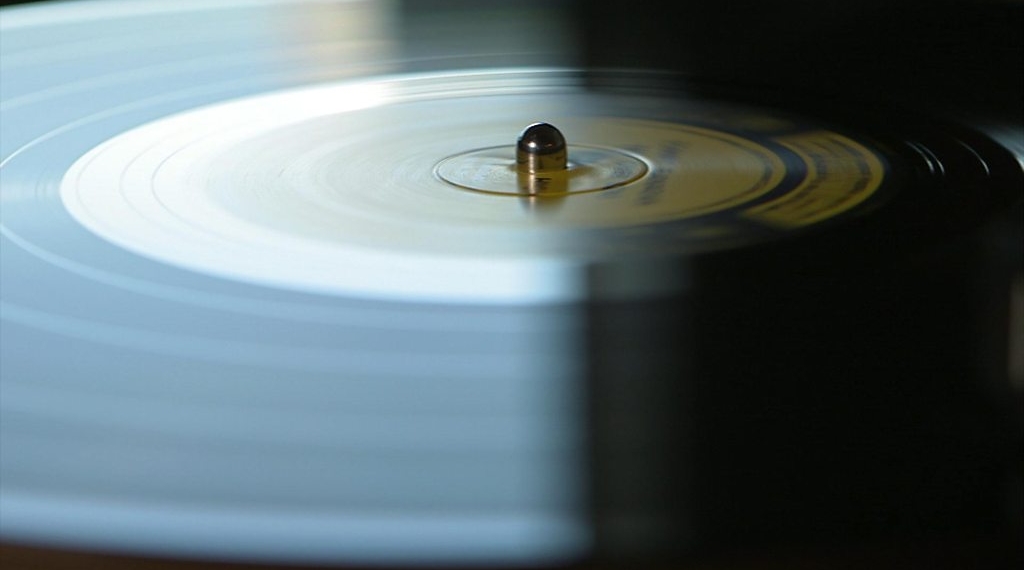 The club where people share a vinyl listening experience