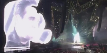 Manchester attack: Tearful Robbie struggles through Angels