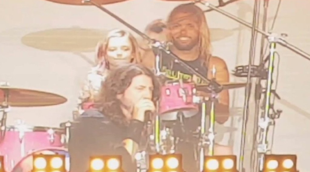 Dave Grohl’s daughter plays drums with Foo Fighters