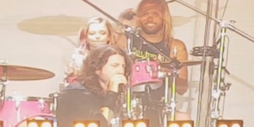 Dave Grohl’s daughter plays drums with Foo Fighters