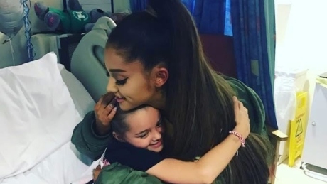 Ariana Grande visits fans injured in Manchester bombing