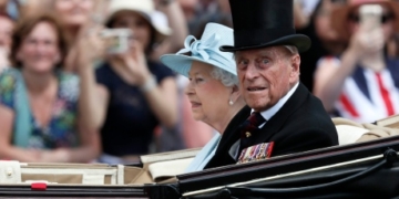 Prince Philip leaves hospital after treatment