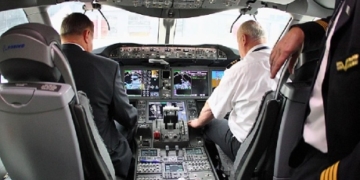 Rule requiring airlines to keep 2 crew in cockpit at all times lifted by Transport Canada