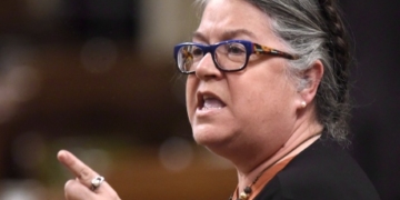 Ottawa forfeited $8.7B in uncollected tax in 2014, says report