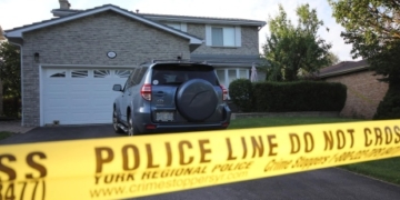 Babysitter found unresponsive in pool after 4-year-old calls 911