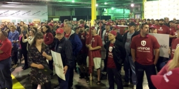 ‘Keep up the fight’: Maritime forestry workers rally for fair trade for softwood