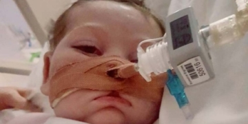 Judge rules Charlie Gard to be sent to hospice after parents and hospital miss deadline