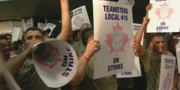 700 baggage handlers, ground crew workers go on strike at Pearson airport