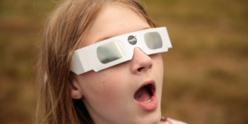 U.S. couple suing Amazon for selling bogus eclipse glasses that damaged their vision