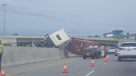 Extreme rubbernecking: live streaming crash scenes a bid for online popularity