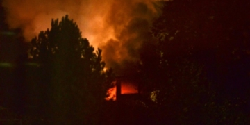 Fire crews battling blaze in South Vancouver