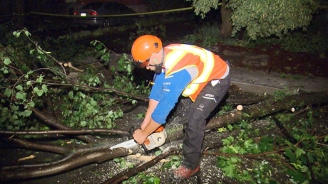 ‘It’s a mess’: Cleanup in Montreal neighbourhood underway after powerful storm