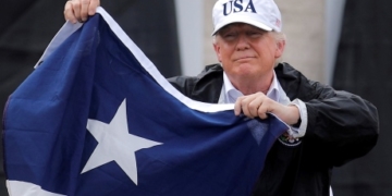 Trump offers Texans in-person reassurances of recovery from Harvey