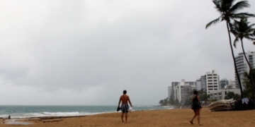 Canadian tourists trapped in Hurricane Irma’s wake scramble to get out or hunker down