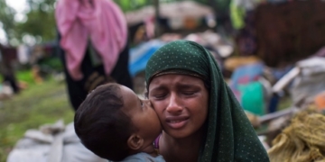 Tens of thousands of Rohingya pour into Bangladesh amid wave of killings and arson