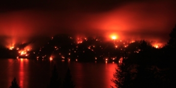 Fire crews pull out of Kootenay area after ‘unpredictable’ wildfire behaviour