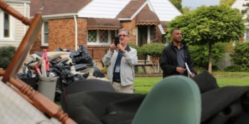 Residents plead for help as provincial disaster relief team surveys Windsor flood damage