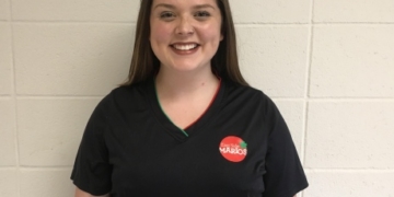 East Side Mario’s waitress complains about manager’s demand that she wear a bra