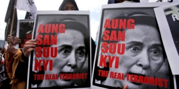 Aung San Suu Kyi ‘squandering’ her political clout by failing to protect Rohingya minority