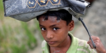 Aid groups struggle to help 146,000 Rohingya refugees flooding into Bangladesh