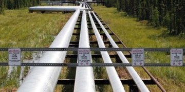 Alberta vows to fight for Energy East as Tory MPs blame Ottawa for pipeline’s pause