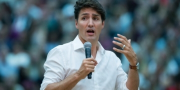 Trudeau faces doctors angry with small business tax changes at B.C. town hall