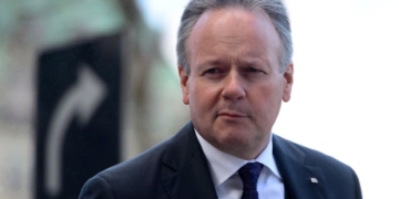 Household debt, home prices biggest risk to Canadian economy, Bank of Canada says