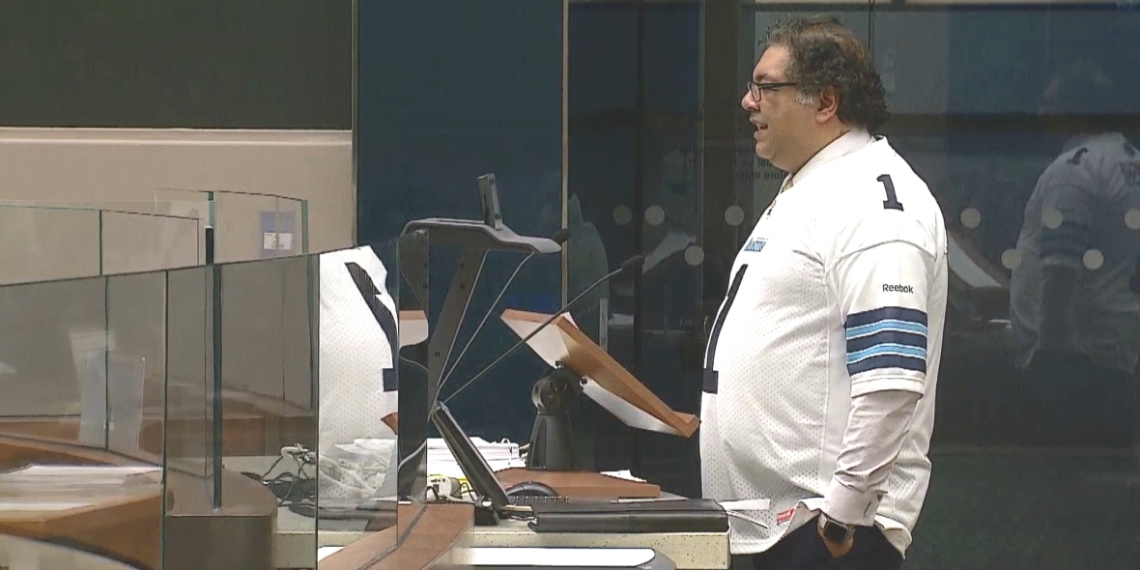 Nenshi reads objectively terrible poem at city council following Grey Cup loss