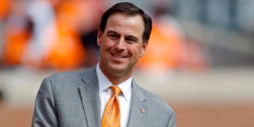 UT AD issues statement about coaching hire