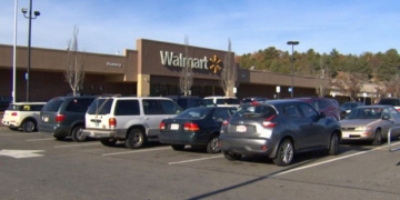 Family targeted while Black Friday shopping