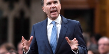 Finance minister fights back after Tories go after 2015 sale of Morneau Shepell shares