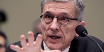 Canada should fight for open internet, says former head of FCC