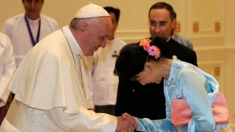 Pope meeting Suu Kyi on Myanmar refugee crisis amid outcry