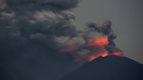 Bali volcano ash drifts 7 km high, airport shut for 3rd day