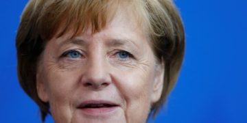 Merkel bloodied but still standing after breakdown in coalition talks