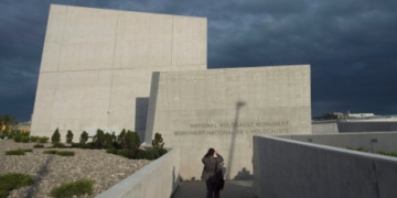 National Holocaust Monument to stay open all winter