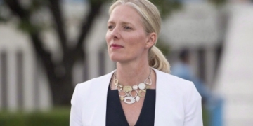 Environment minister blames ‘mistake’ after tweet praising Syria