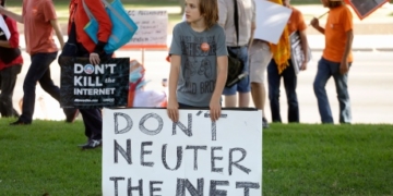 How repealing net neutrality in U.S. could hurt Canadian pocketbooks