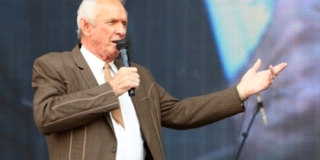 Longtime country singer-songwriter Mel Tillis dead at 85