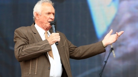 Longtime country singer-songwriter Mel Tillis dead at 85