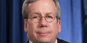 U.S. governor hopeful continues to defend Al Franken after Facebook post draws criticism