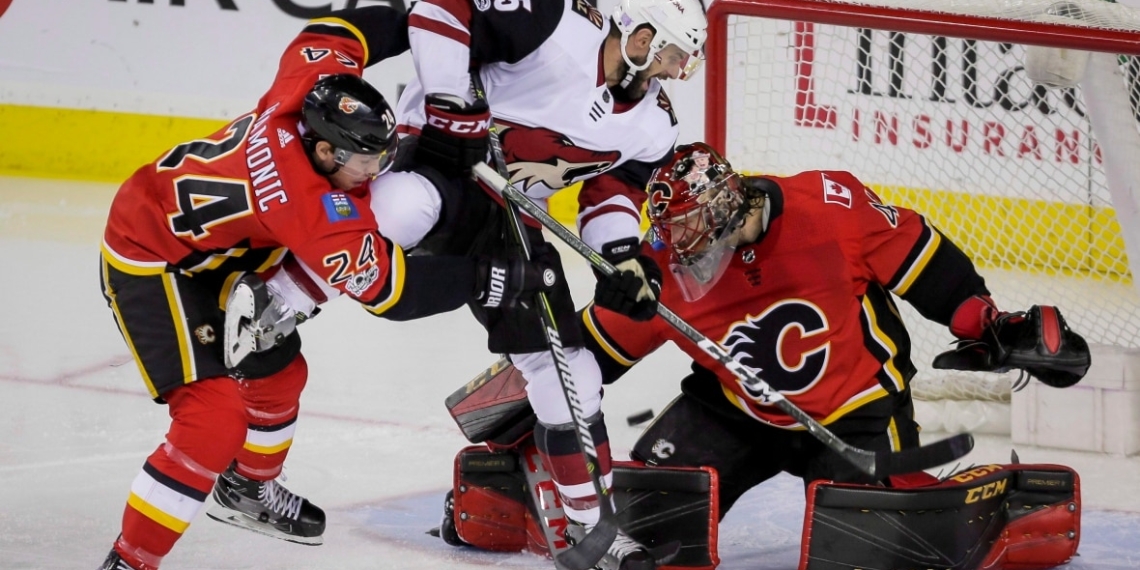 Coyotes left cold as Mike Smith holds fort for Flames